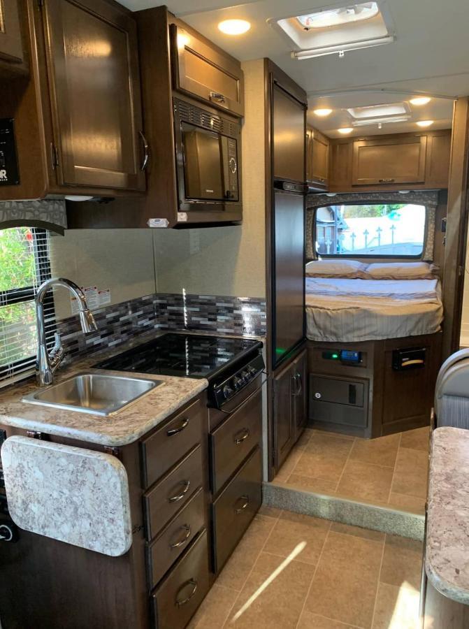 Aj-Xl Rv Rental Los Angeles Exterior photo